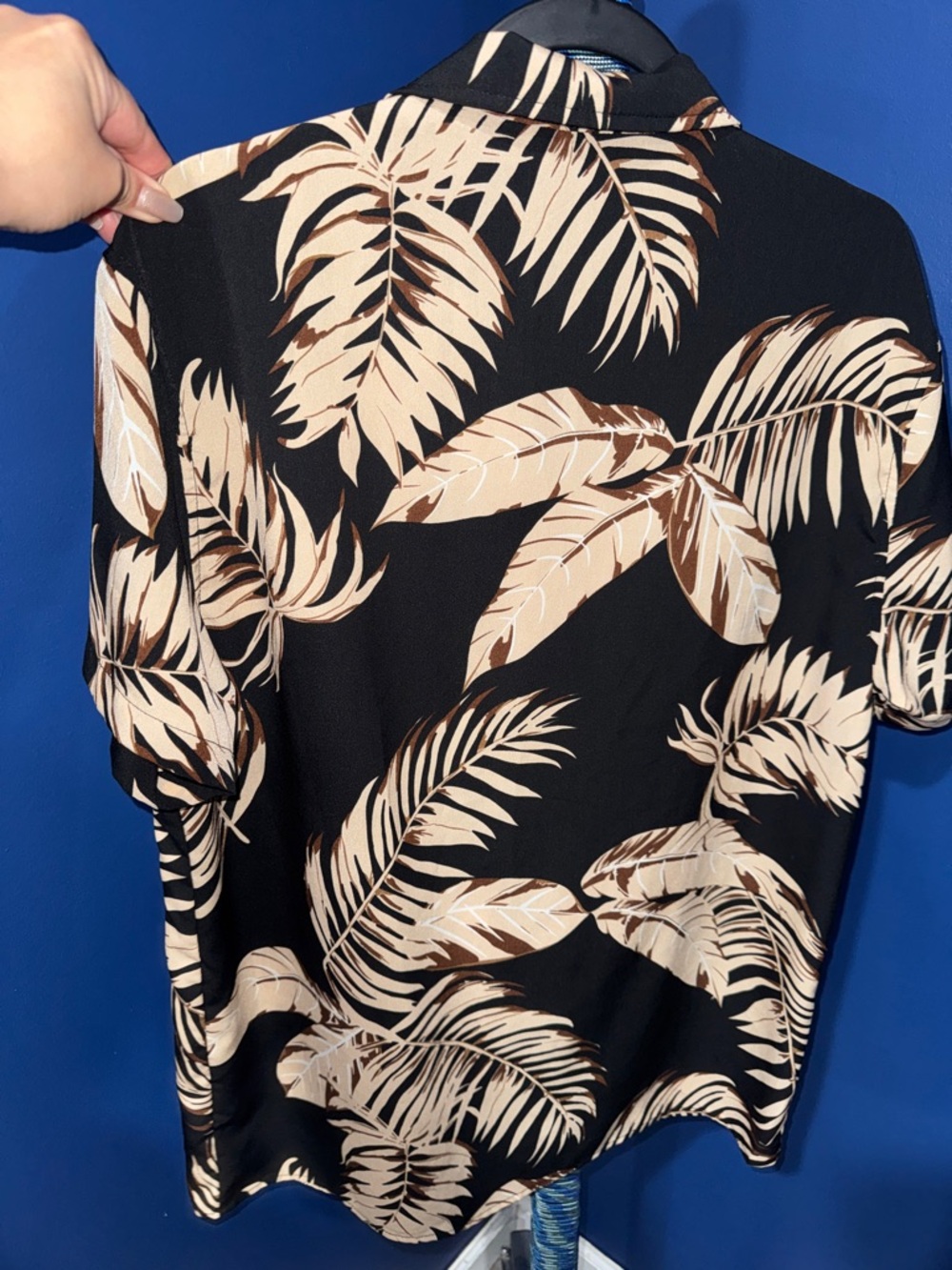 Tropical Leaf Print Button Front Shirt β Size Large - Picture 11 of 12
